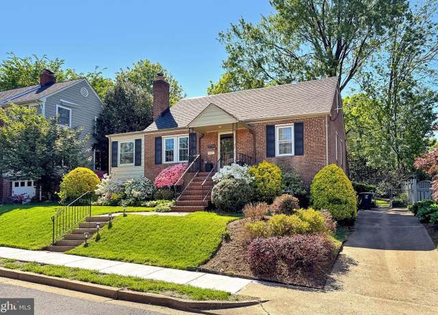 Property at 5712 18th Rd N, Arlington, VA 22205, 4 beds, 2.5 baths