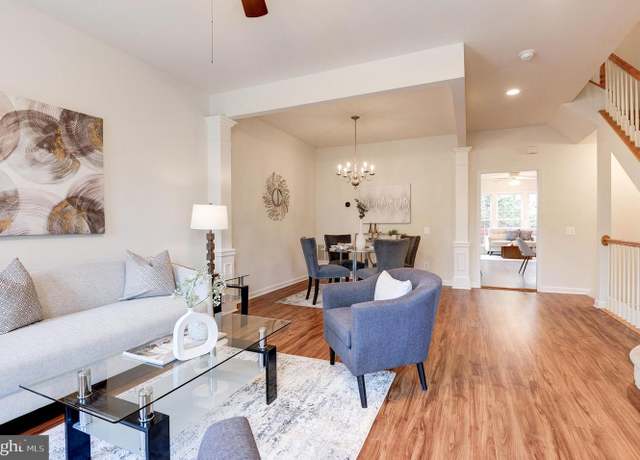 Property at 5290 Jule Star Dr, Centreville, VA 20120, 3 beds, 3.5 baths