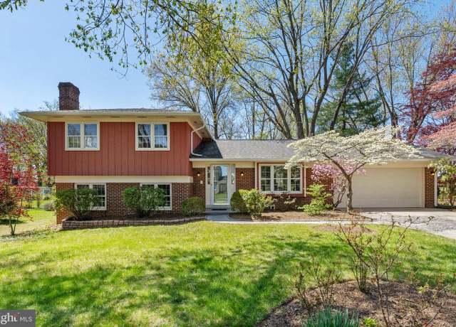 Property at 910 W Country Club Dr, Purcellville, VA 20132, 5 beds, 2.5 baths