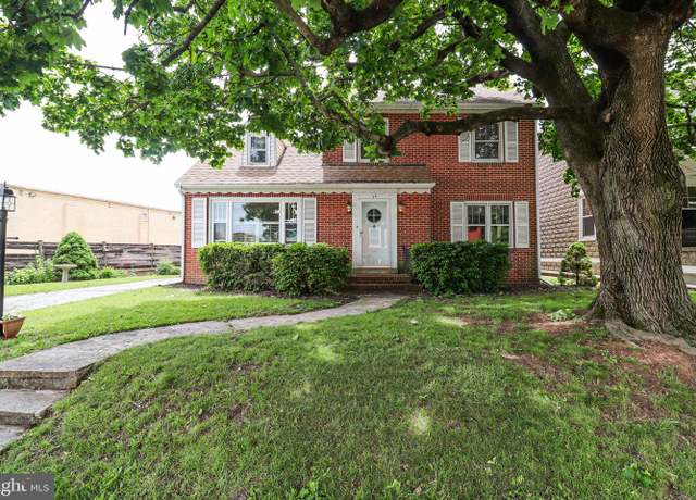 Property at 72 Springs Ave, Gettysburg, PA 17325, 4 beds, 2 baths