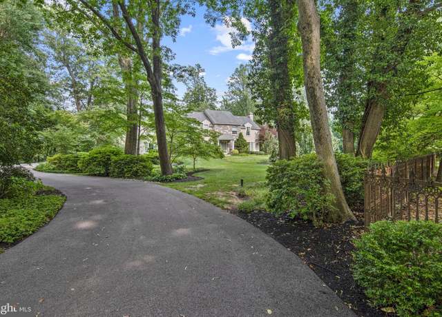 Property at 8 Shannon Cir, Bryn Mawr, PA 19010, 4 beds, 3.5 baths