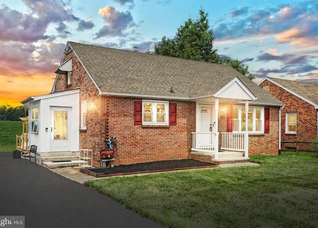 Property at 6581 York Rd, Spring Grove, PA 17362, 4 beds, 1 bath