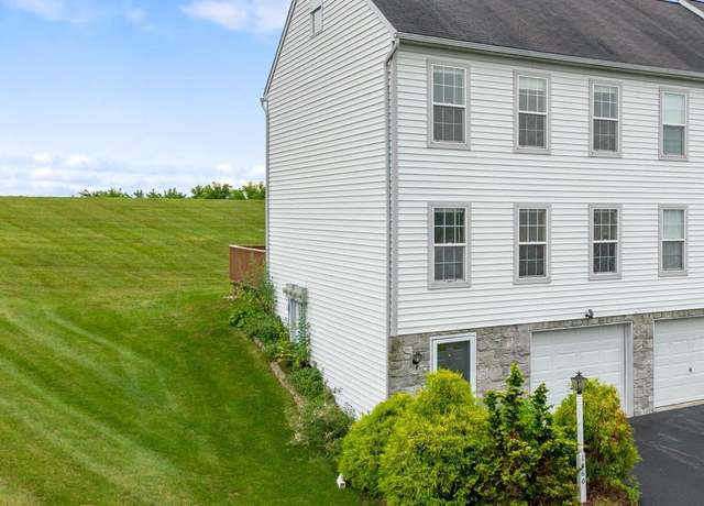 Property at 1060 Hearthridge Ln, York, PA 17404, 3 beds, 1.5 baths