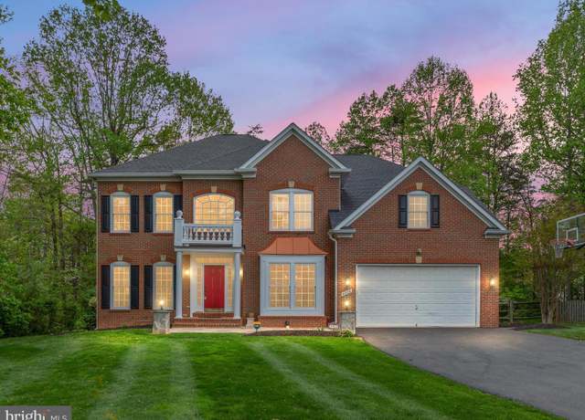 Property at 4924 Berkshire Woods Dr, Fairfax, VA 22030, 4 beds, 4.5 baths
