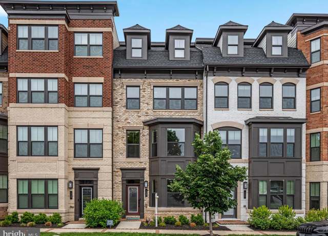 Property at 113 Pleasant St NW #6, Vienna, VA 22180, 3 beds, 4.5 baths