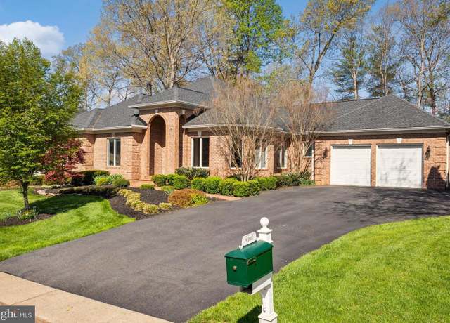 Property at 8092 Crooked Oaks Ct, Gainesville, VA 20155, 3 beds, 3 baths