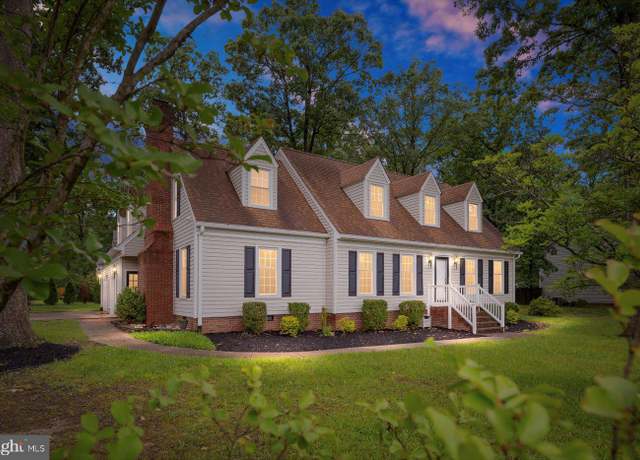 Property at 22 Braddock Dr, Fredericksburg, VA 22405, 4 beds, 3 baths