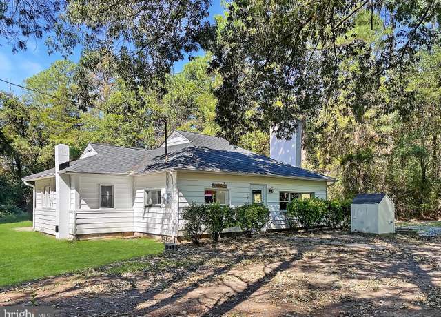 Property at 204 Monroe Bay Cir, Colonial Beach, VA 22443, 2 beds, 1 bath