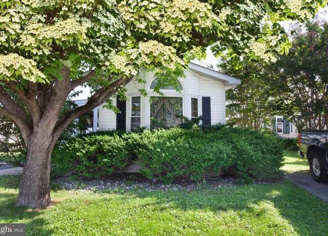 Property at 911 10th Ave, Wilmington, DE 19808, 2 beds, 2 baths