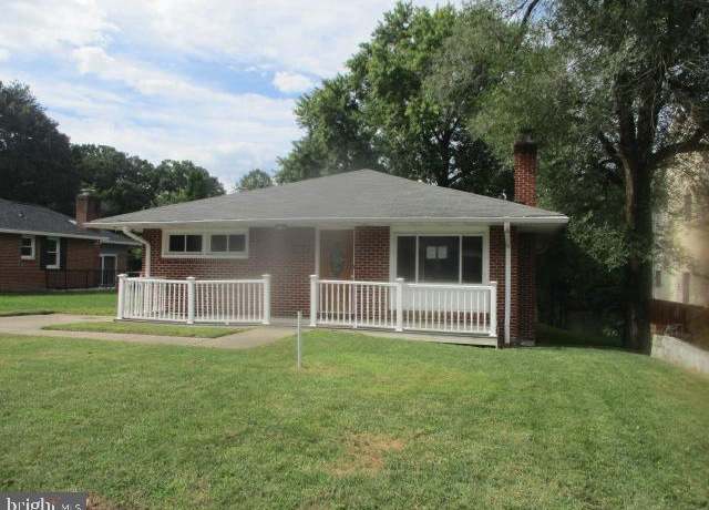 Property at 7686 Briar Ln, Pasadena, MD 21122, 3 beds, 2.5 baths