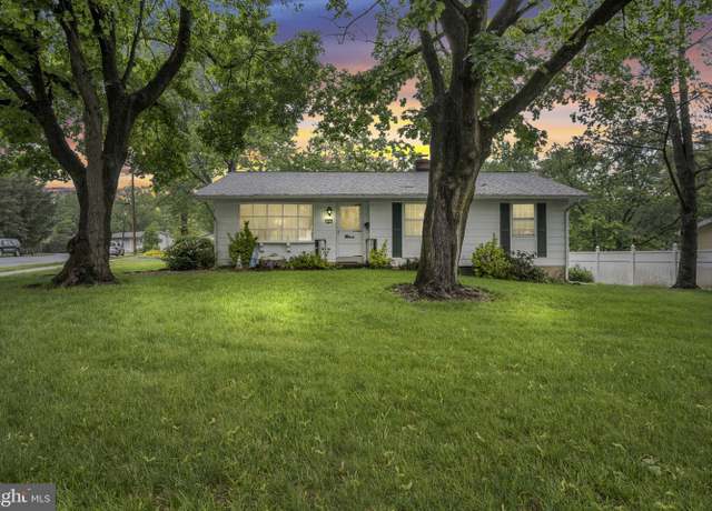 Property at 249 N Holly St, Elizabethtown, PA 17022, 2 beds, 1.5 baths