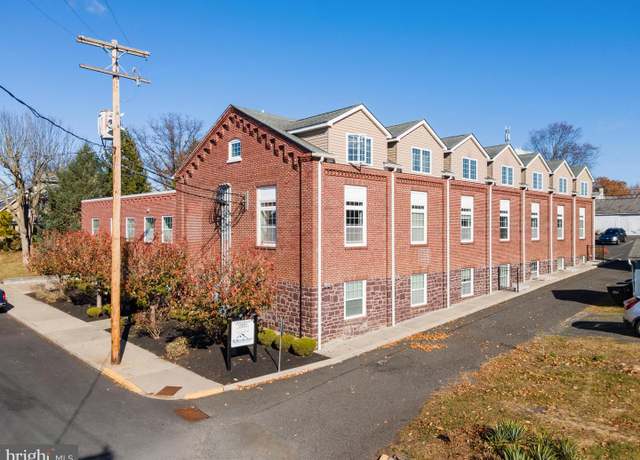 Property at 413 Jefferson St #5, East Greenville, PA 18041, 2 beds, 2.5 baths