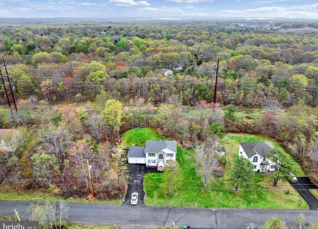 Property at 959 Cricket Ln, Long Pond, PA 18334, 4 beds, 2.5 baths