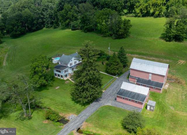 Property at 750 Beck Rd, York, PA 17403, 4 beds, 1.5 baths