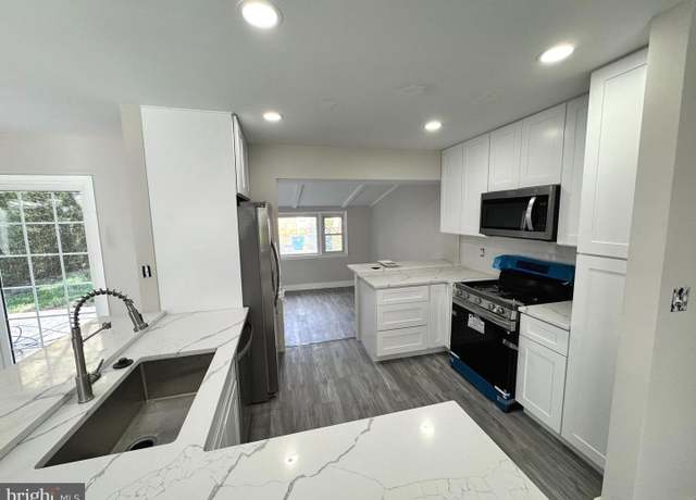 Property at 13519 Carmel Ln, Chantilly, VA 20151, 4 beds, 3 baths