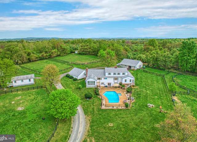 Property at 36181 Foxlore Farm Ln, Round Hill, VA 20141, 4 beds, 4.5 baths