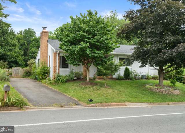 Property at 444 Sugarland Run Dr, Sterling, VA 20164, 3 beds, 2 baths