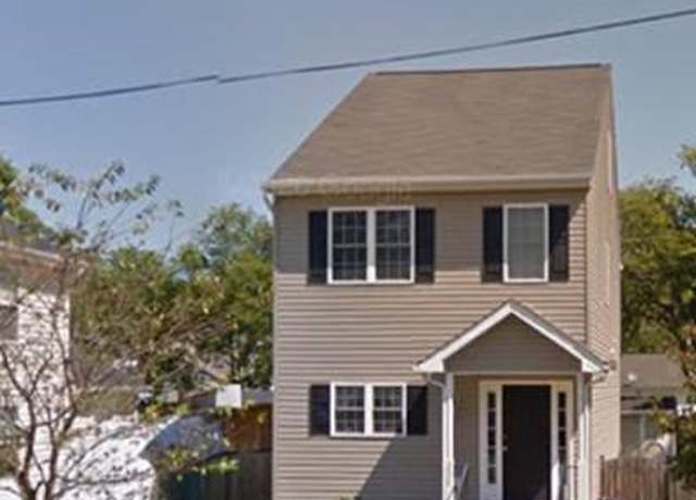 Property at 331 Third St, Fredericksburg, VA 22408, 3 beds, 2.5 baths