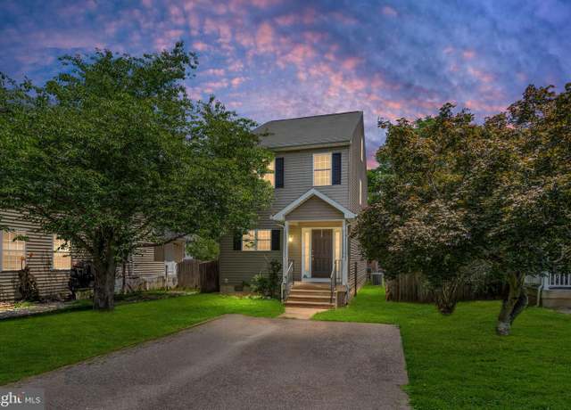 Property at 331 Third St, Fredericksburg, VA 22408, 3 beds, 2.5 baths