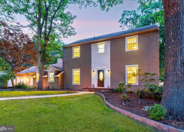 Property at 19 Hollybrook Way, Voorhees, NJ 08043, 3 beds, 2.5 baths