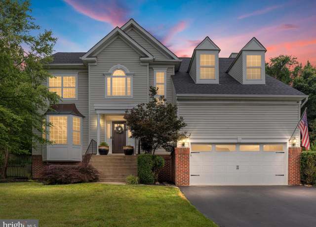 Property at 906 Santmyer Dr SE, Leesburg, VA 20175, 5 beds, 3.5 baths