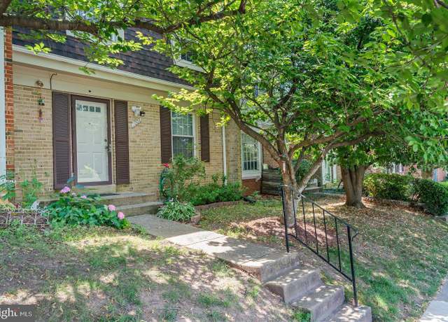 Property at 1008 Temple Ct, Sterling, VA 20164, 3 beds, 2.5 baths