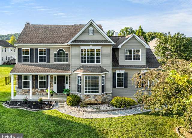 Property at 516 Willow Glen Cir, Downingtown, PA 19335, 4 beds, 2.5 baths