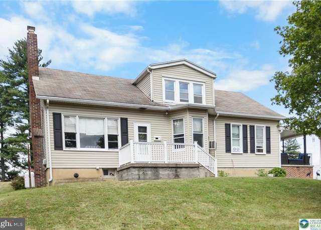 Property at 1740 E Elk Ave, Pottsville, PA 17901, 4 beds, 2 baths