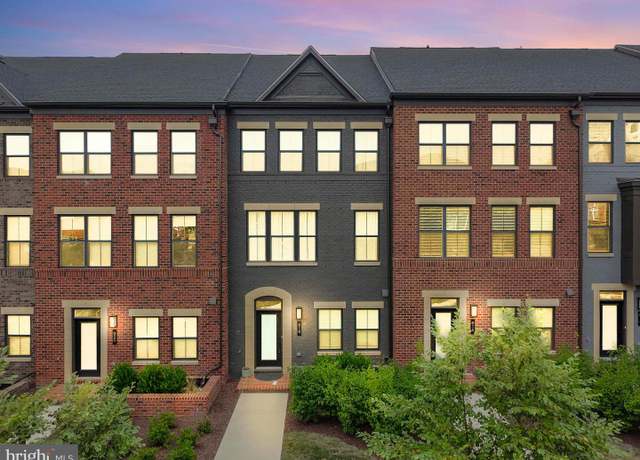 Property at 818 S Greenbrier St, Arlington, VA 22204, 3 beds, 4.5 baths