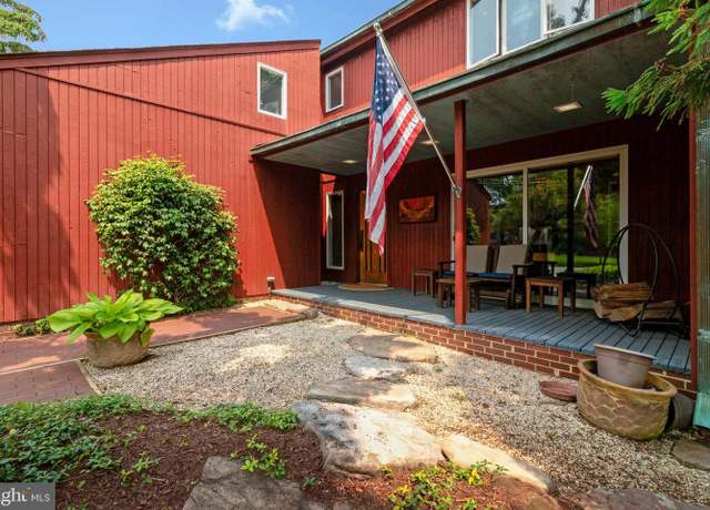Property at 311 Chestnut St, Falls Church, VA 22046, 3 beds, 2.5 baths