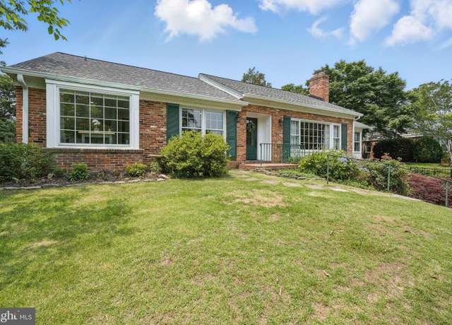 Property at 6622 Skyline Ct, Alexandria, VA 22307, 3 beds, 3 baths