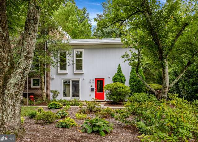 Property at 1600 Wainwright Dr, Reston, VA 20190, 4 beds, 2.5 baths