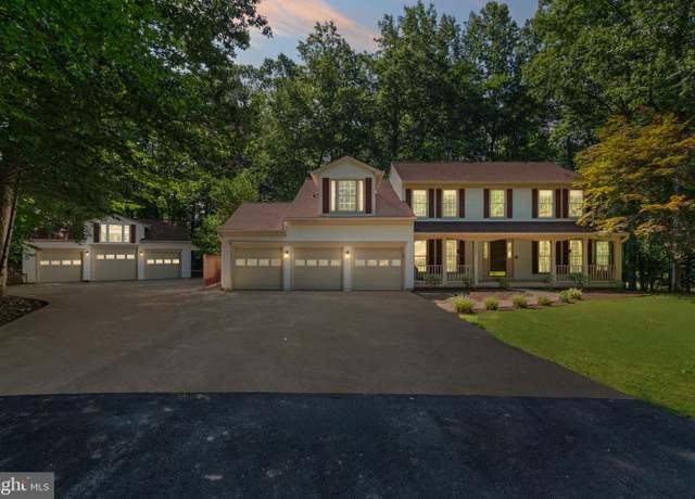 Property at 6131 Lost Colony Dr, Woodbridge, VA 22193, 4 beds, 2.5 baths