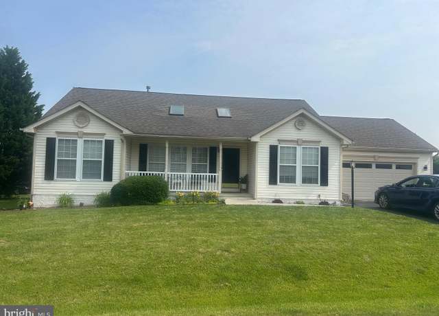 Property at 27 Yardley Ct, Martinsburg, WV 25405, 4 beds, 3 baths