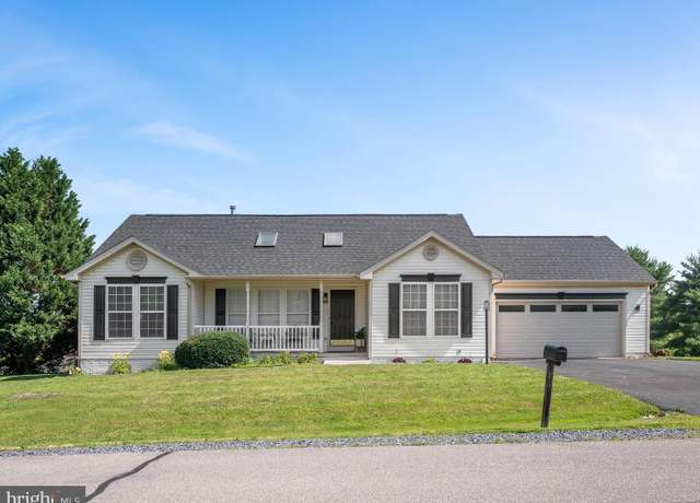 Property at 27 Yardley Ct, Martinsburg, WV 25405, 4 beds, 3 baths