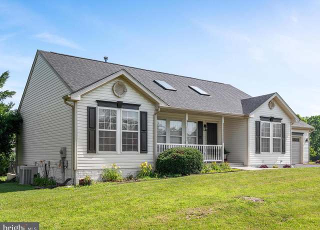 Property at 27 Yardley Ct, Martinsburg, WV 25405, 4 beds, 3 baths