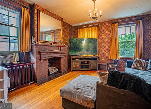 Property at 439 Cumberland St, Cumberland, MD 21502, 5 beds, 2.5 baths