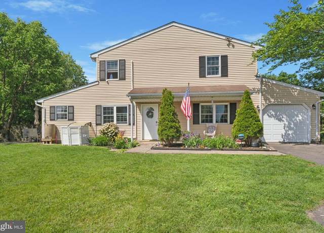 Property at 209 Parkridge Dr, Perkasie, PA 18944, 4 beds, 1.5 baths