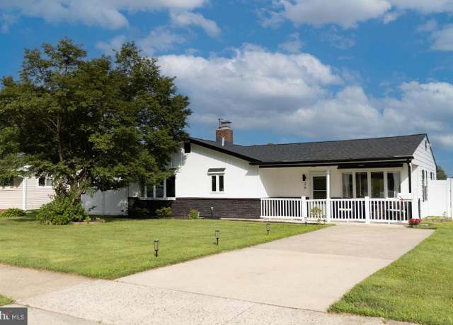 Property at 26 Thimbleberry Ln, Levittown, PA 19054, 3 beds, 1.5 baths