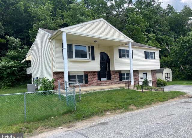 Property at 903 Poplar St, Coatesville, PA 19320, 5 beds, 4 baths