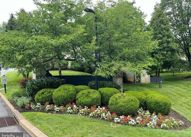 Property at 550 Foxwood Ln, Paoli, PA 19301, 4 beds, 2.5 baths