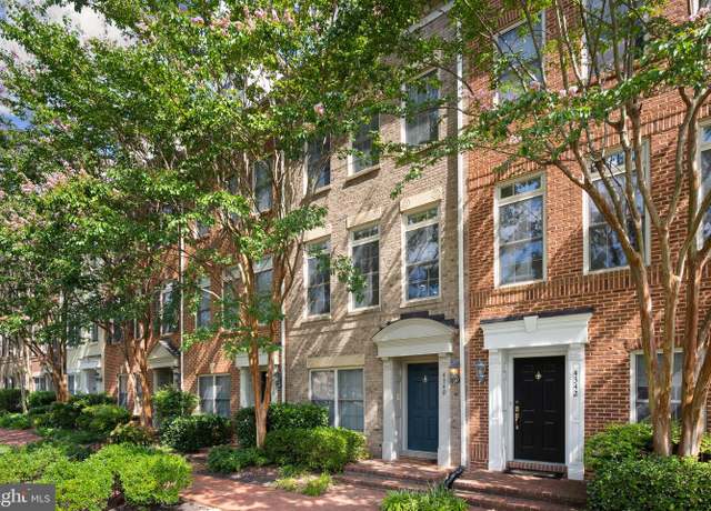 Property at 4340 N Henderson Rd, Arlington, VA 22203, 3 beds, 3.5 baths