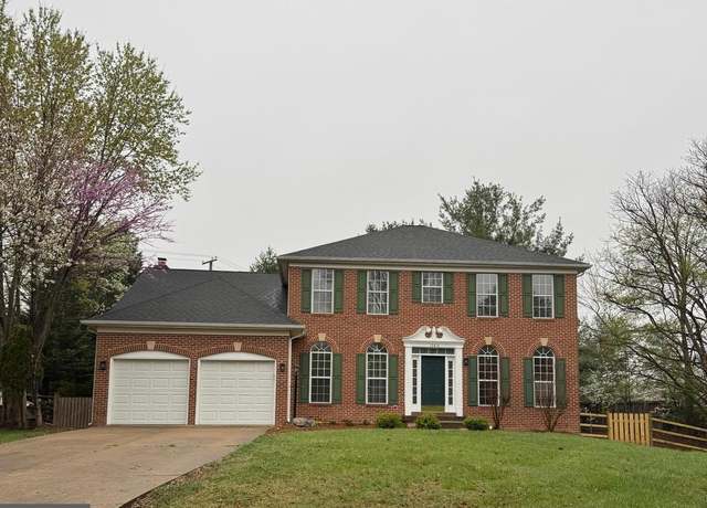 Property at 12814 Tournament Dr, Reston, VA 20191, 4 beds, 3.5 baths