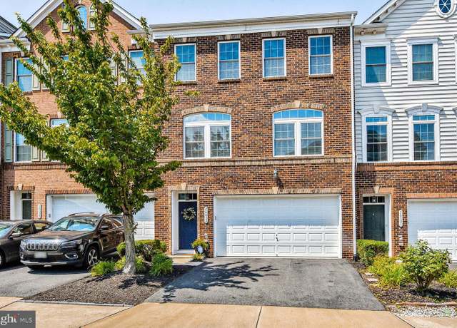Property at 26033 Huntwick Glen Sq, Aldie, VA 20105, 3 beds, 3.5 baths