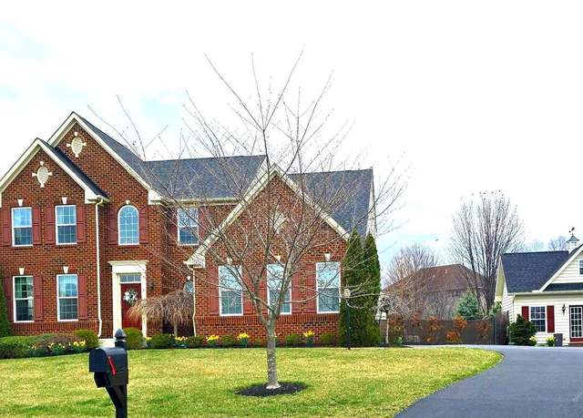 Property at 7 Allenberry Ct, Boiling Springs, PA 17007, 5 beds, 3.5 baths