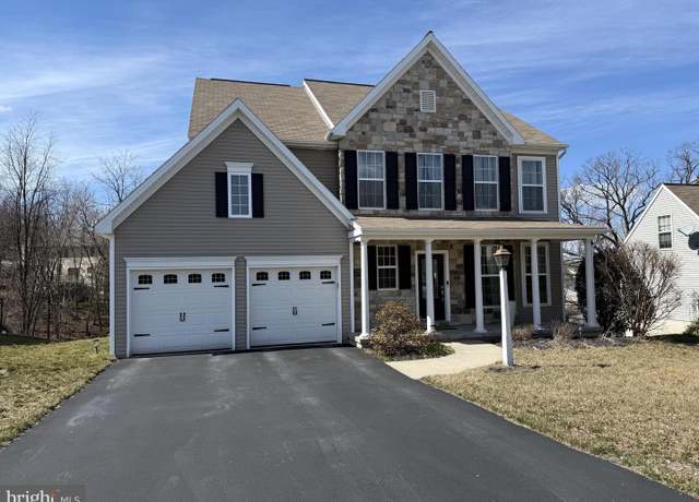 Property at 135 Ava Dr, Red Lion, PA 17356, 5 beds, 3.5 baths