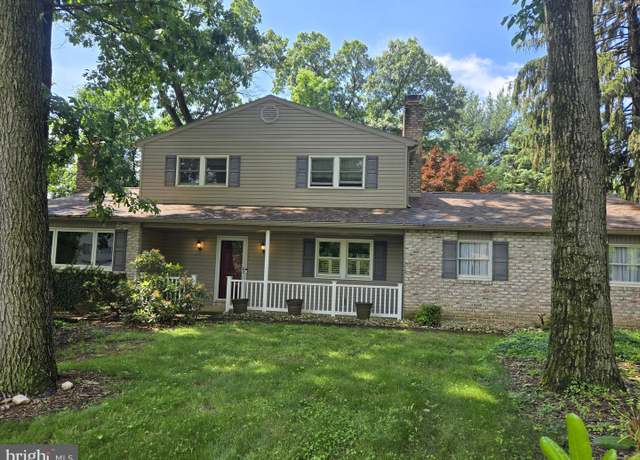 Property at 772 Elham Dr, York, PA 17406, 3 beds, 2.5 baths