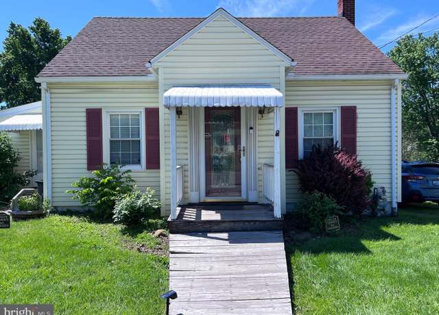 Property at 113 Walnut St, Frostburg, MD 21532, 2 beds, 1.5 baths