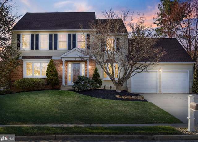 Property at 9 Country Squire Ln, Marlton, NJ 08053, 4 beds, 2.5 baths