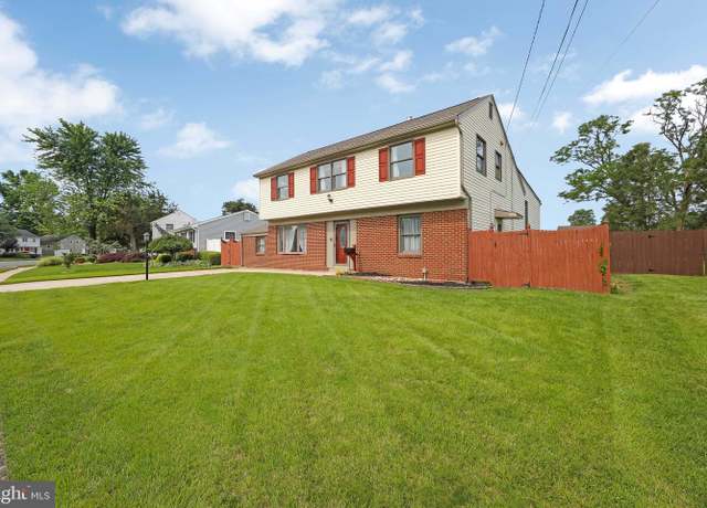 Property at 13 Briarcliff Rd, Marlton, NJ 08053, 4 beds, 1.5 baths
